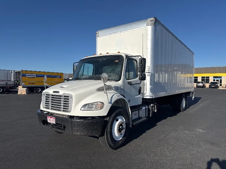 2020 Freightliner M2 106 in Phoenix, AZ — photo 3