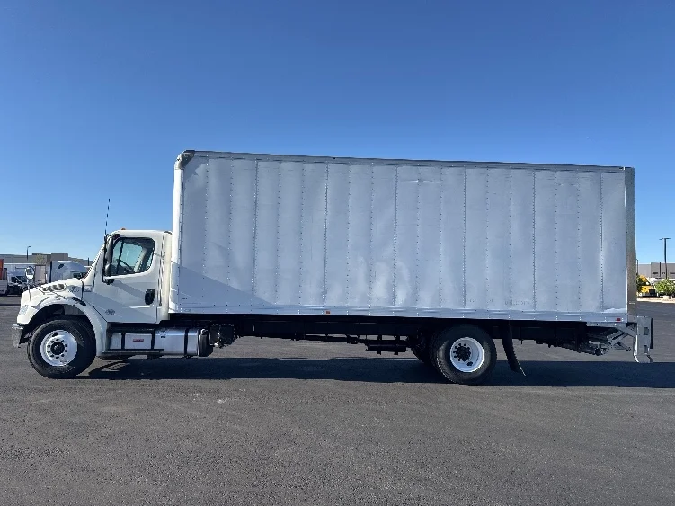 2020 Freightliner M2 106 in Phoenix, AZ — photo 4