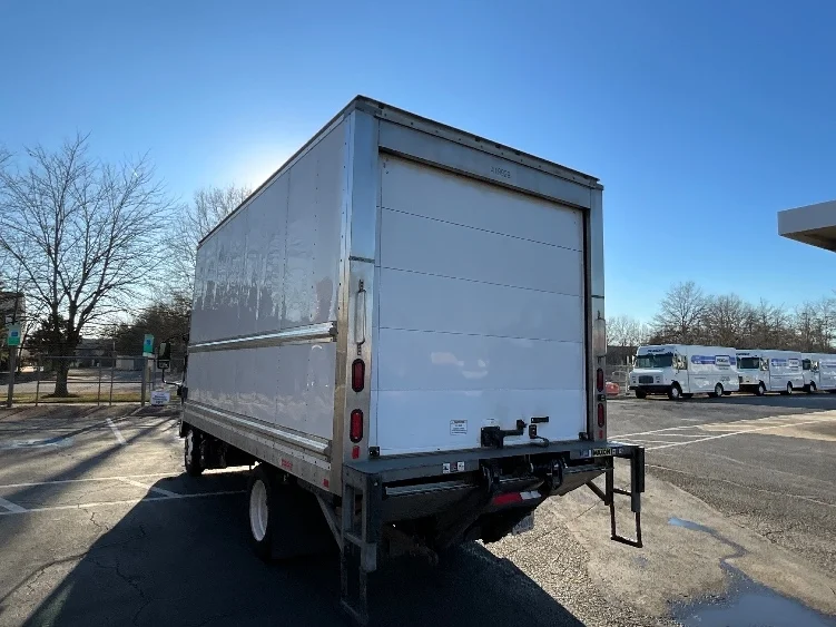 2022 Isuzu NRR in Manassas, VA — photo 6