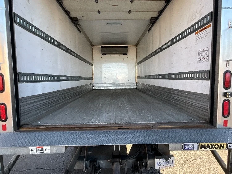 2022 Isuzu NRR in Alexandria, VA — photo 10
