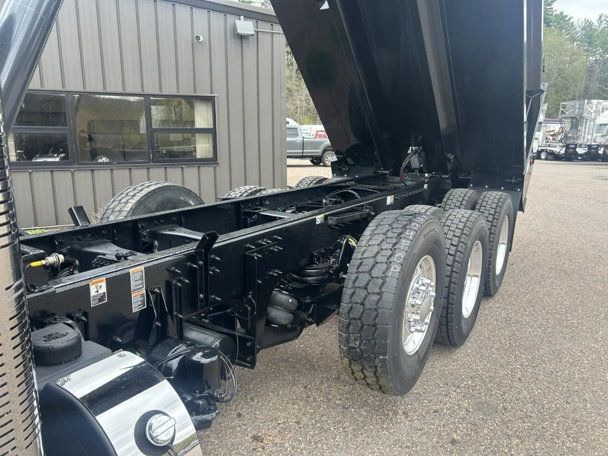 2025 Peterbilt 589 in Bow, NH — photo 5