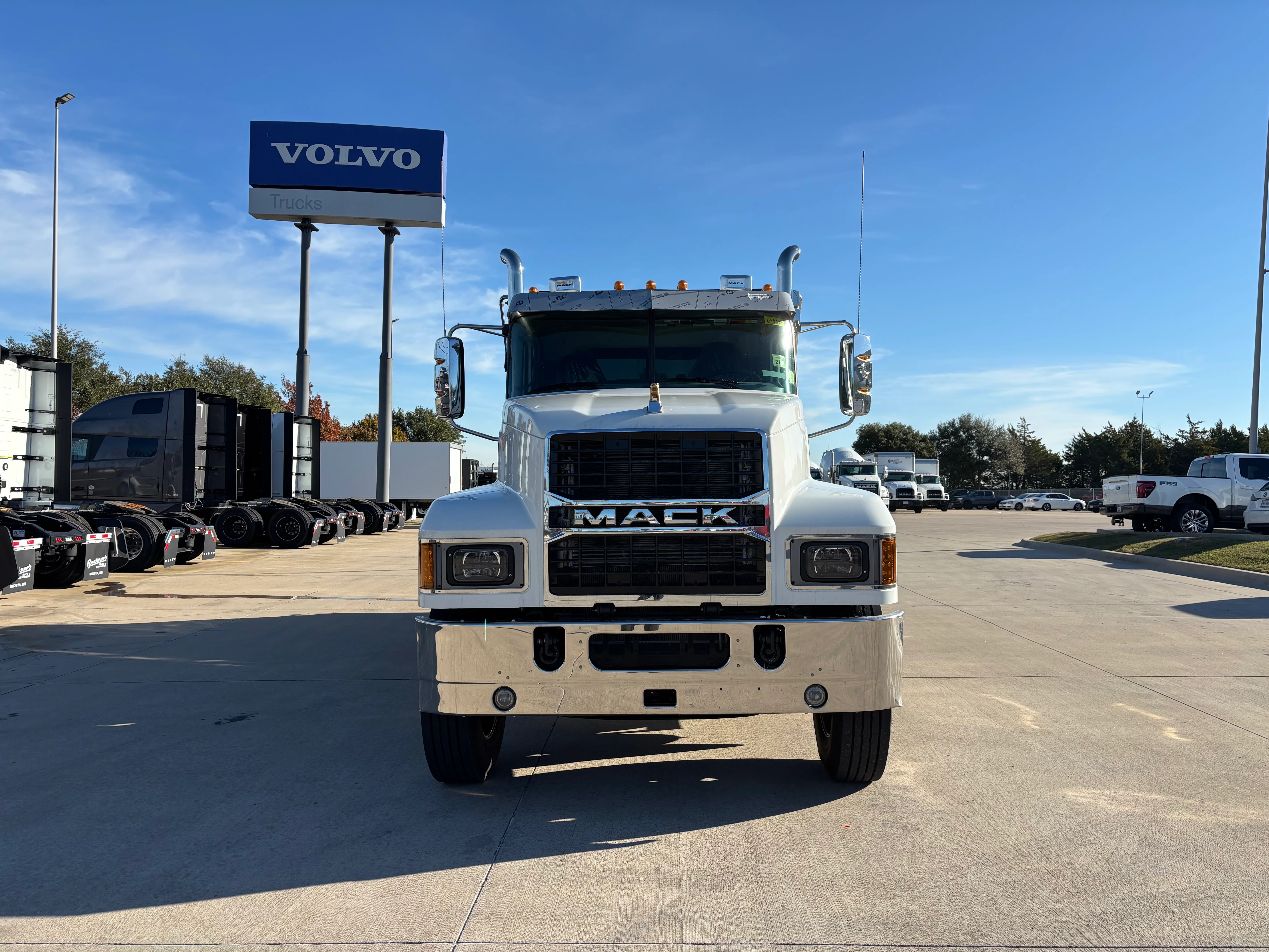 2026 Mack Pinnacle in Dallas I-20, TX — photo 2