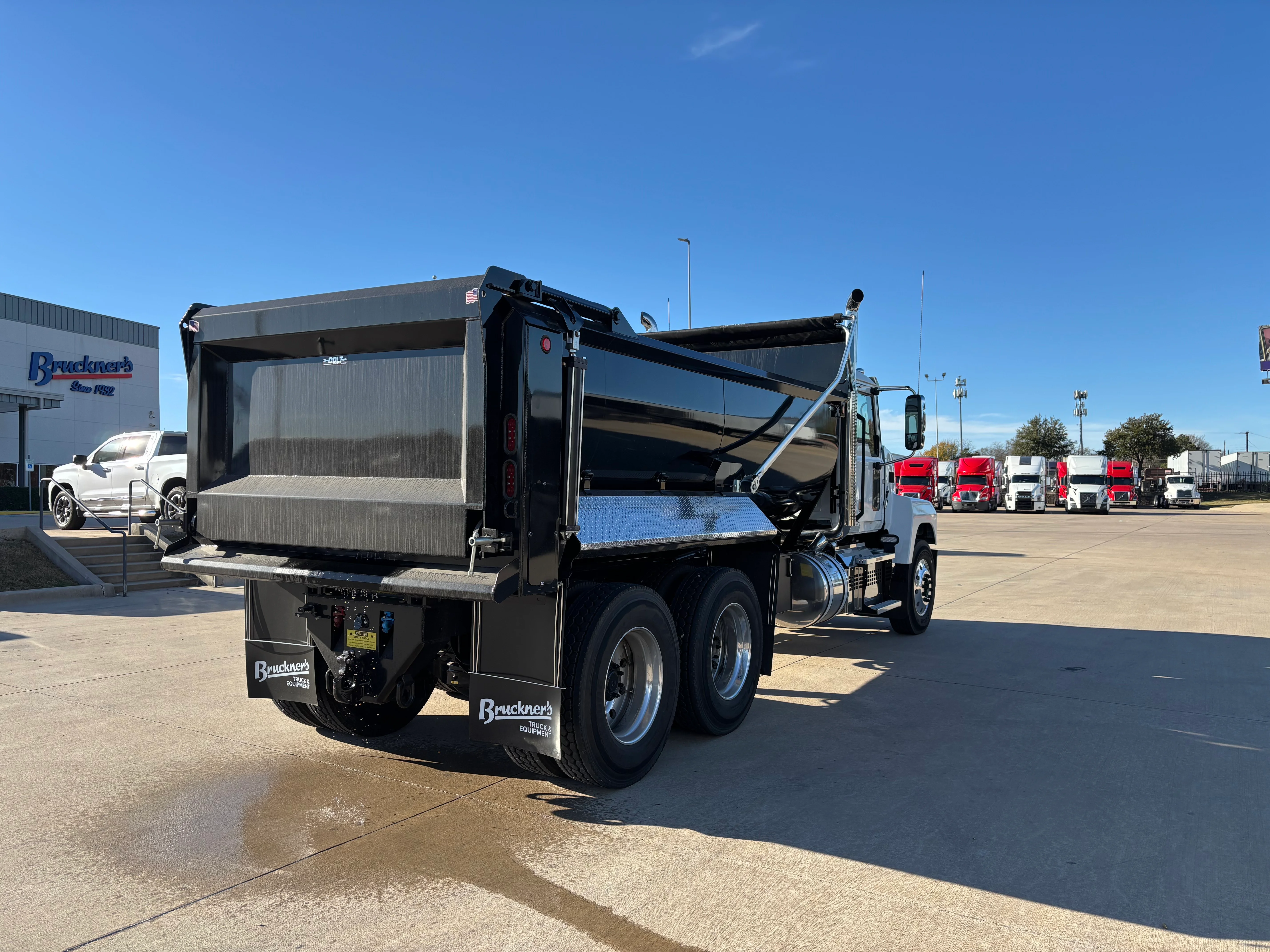 2026 Mack Pinnacle in Dallas I-20, TX — photo 5