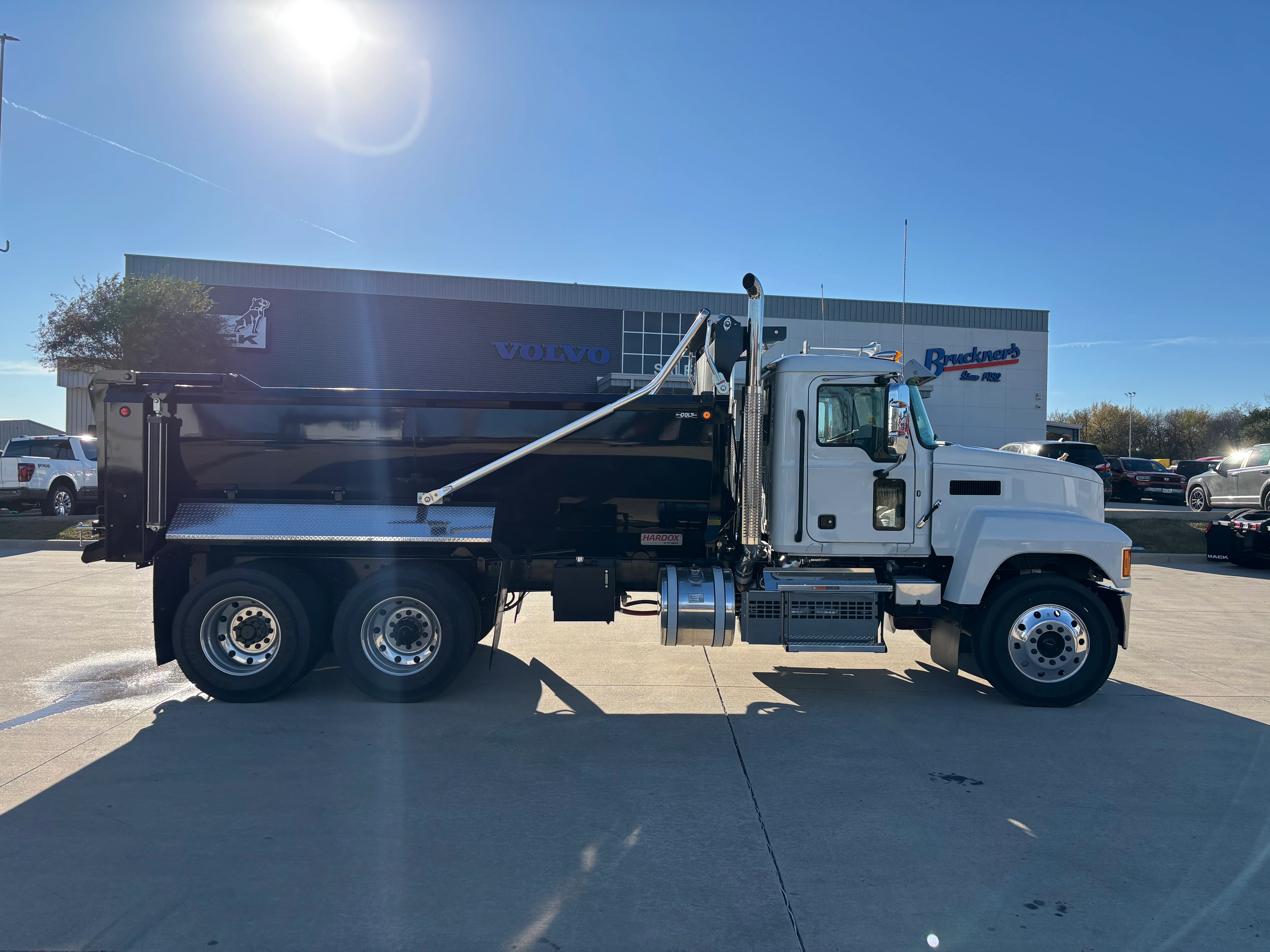 2026 Mack Pinnacle in Dallas I-20, TX — photo 4