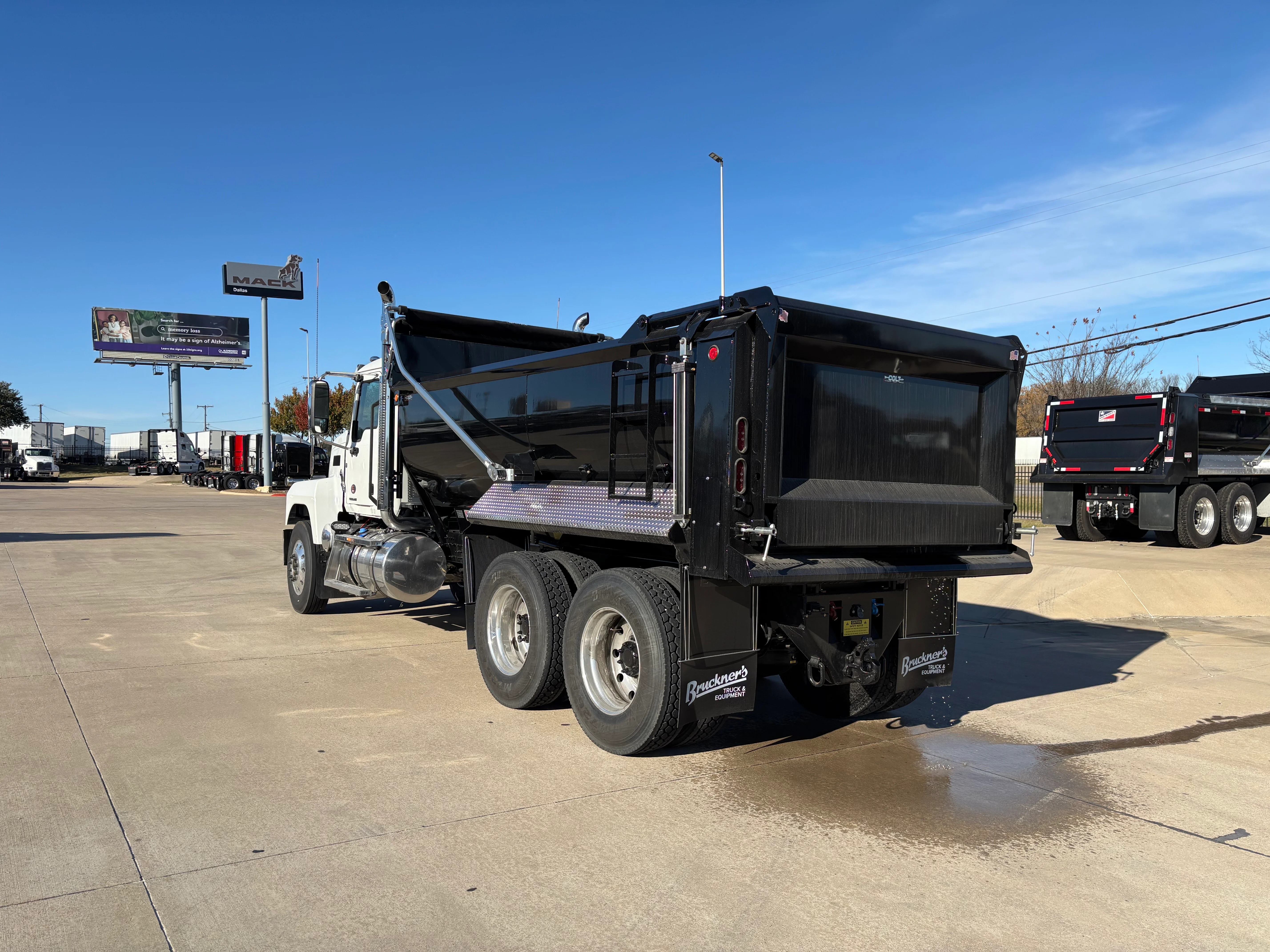 2026 Mack Pinnacle in Dallas I-20, TX — photo 7