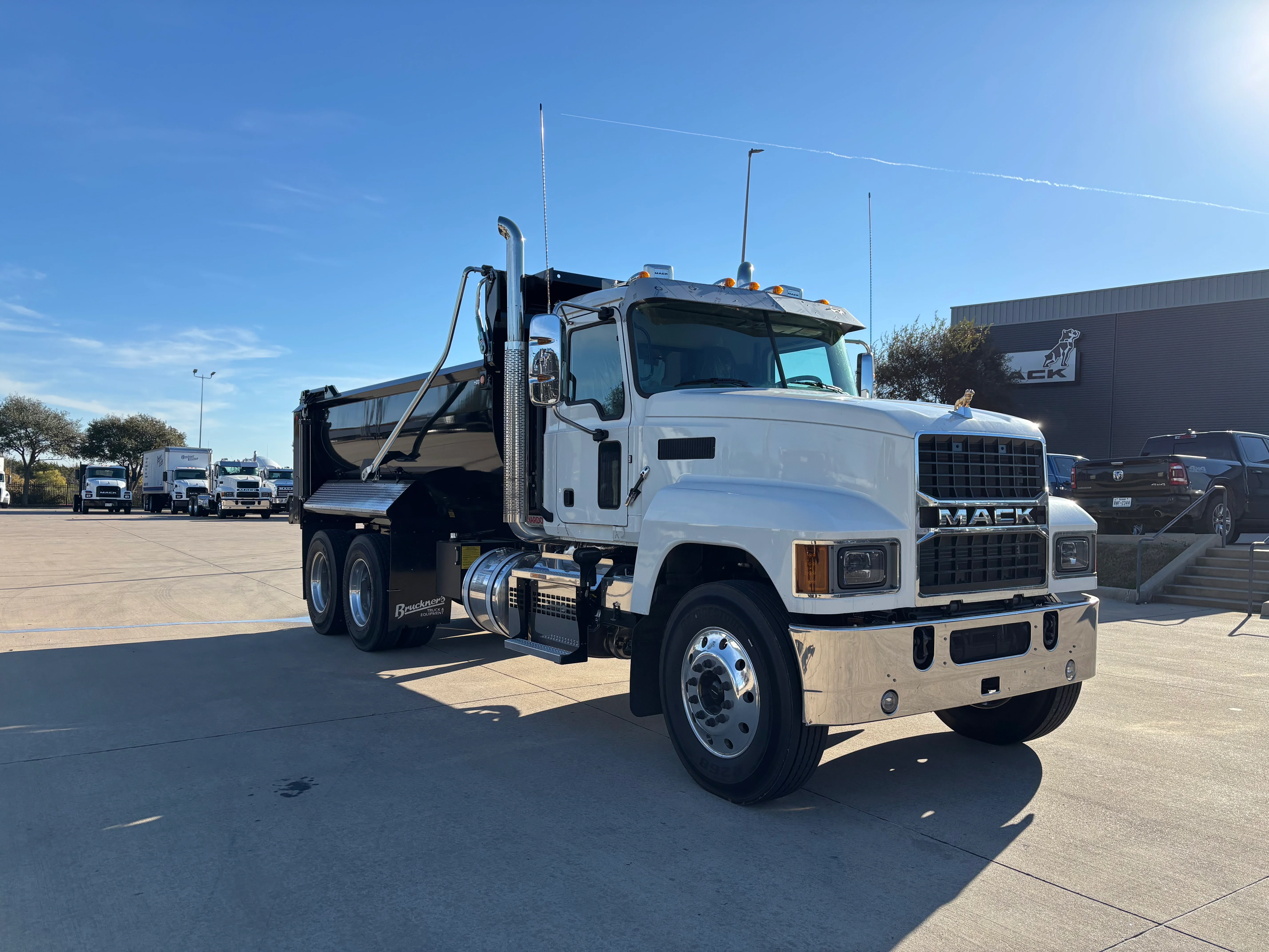 2026 Mack Pinnacle in Dallas I-20, TX — photo 3