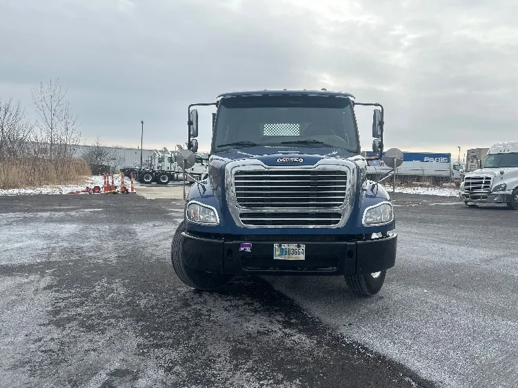2018 Freightliner M2 112 - image 2