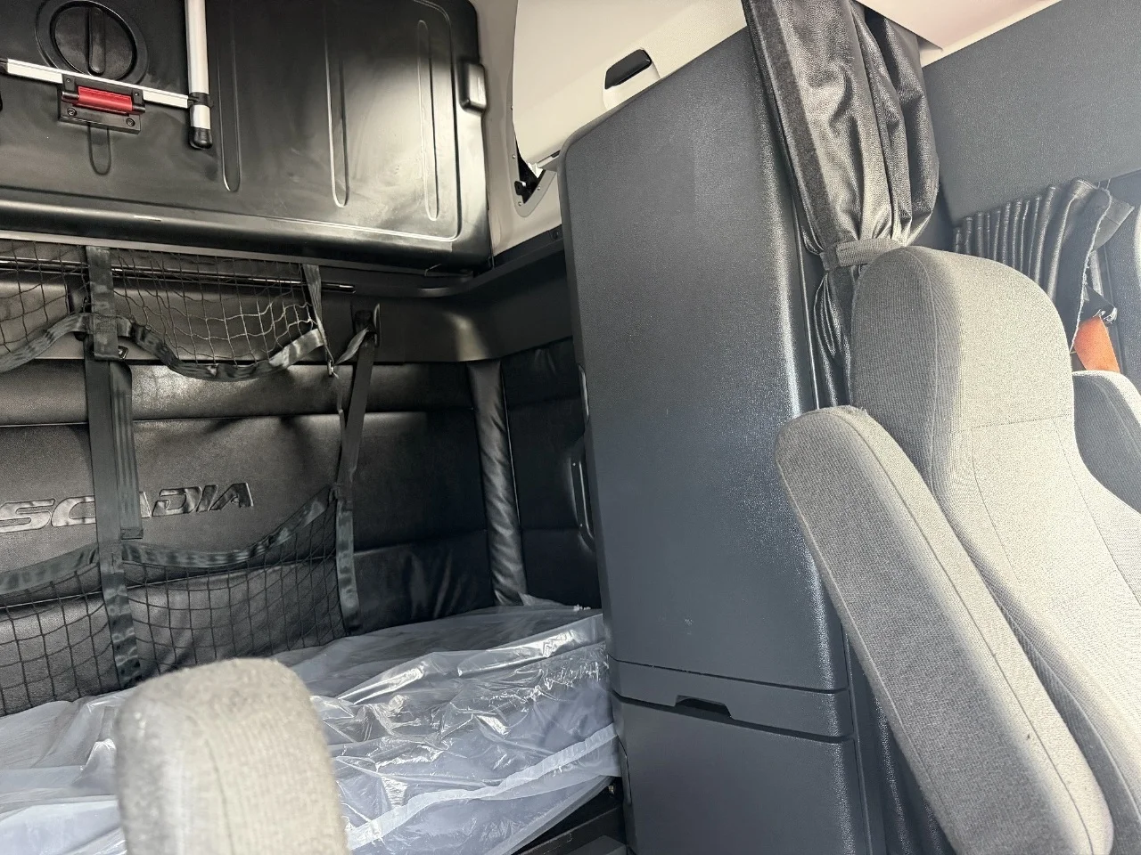 2023 Freightliner Cascadia - image 11