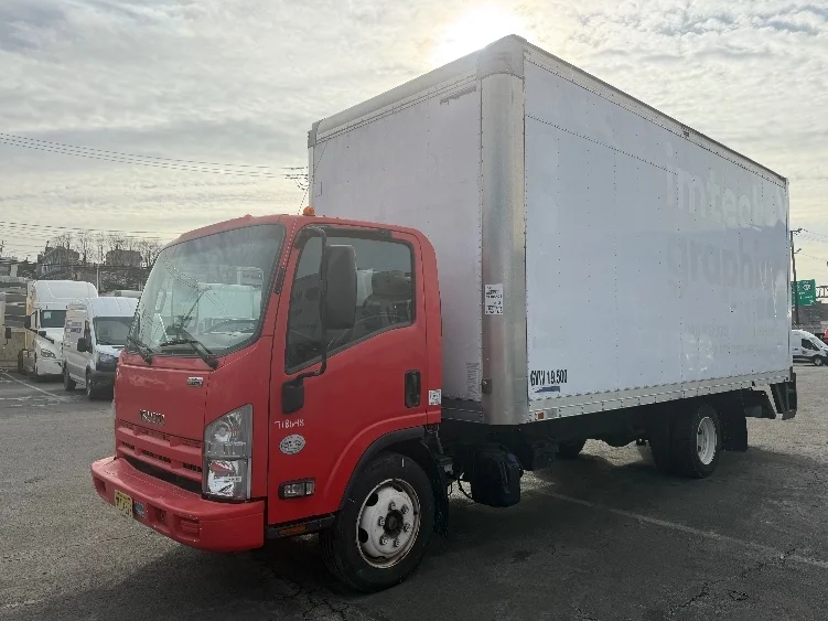 2015 Isuzu NQR - image 3