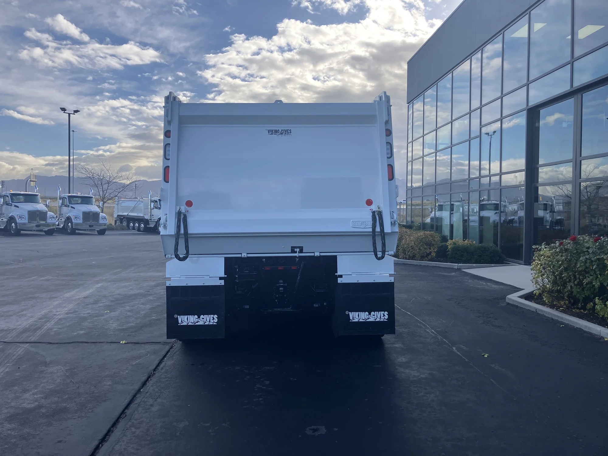 2026 Kenworth T880 - image 4