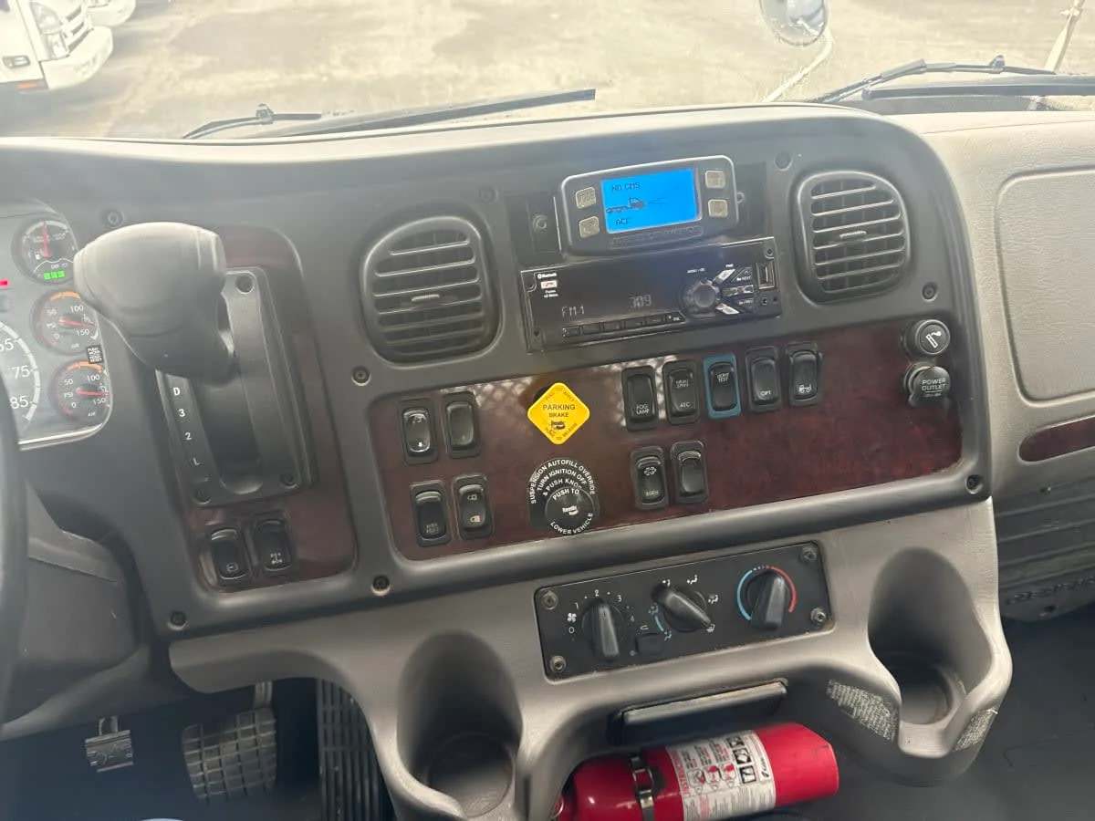 2019 Freightliner M2 106 in Springfield, MA — photo 7