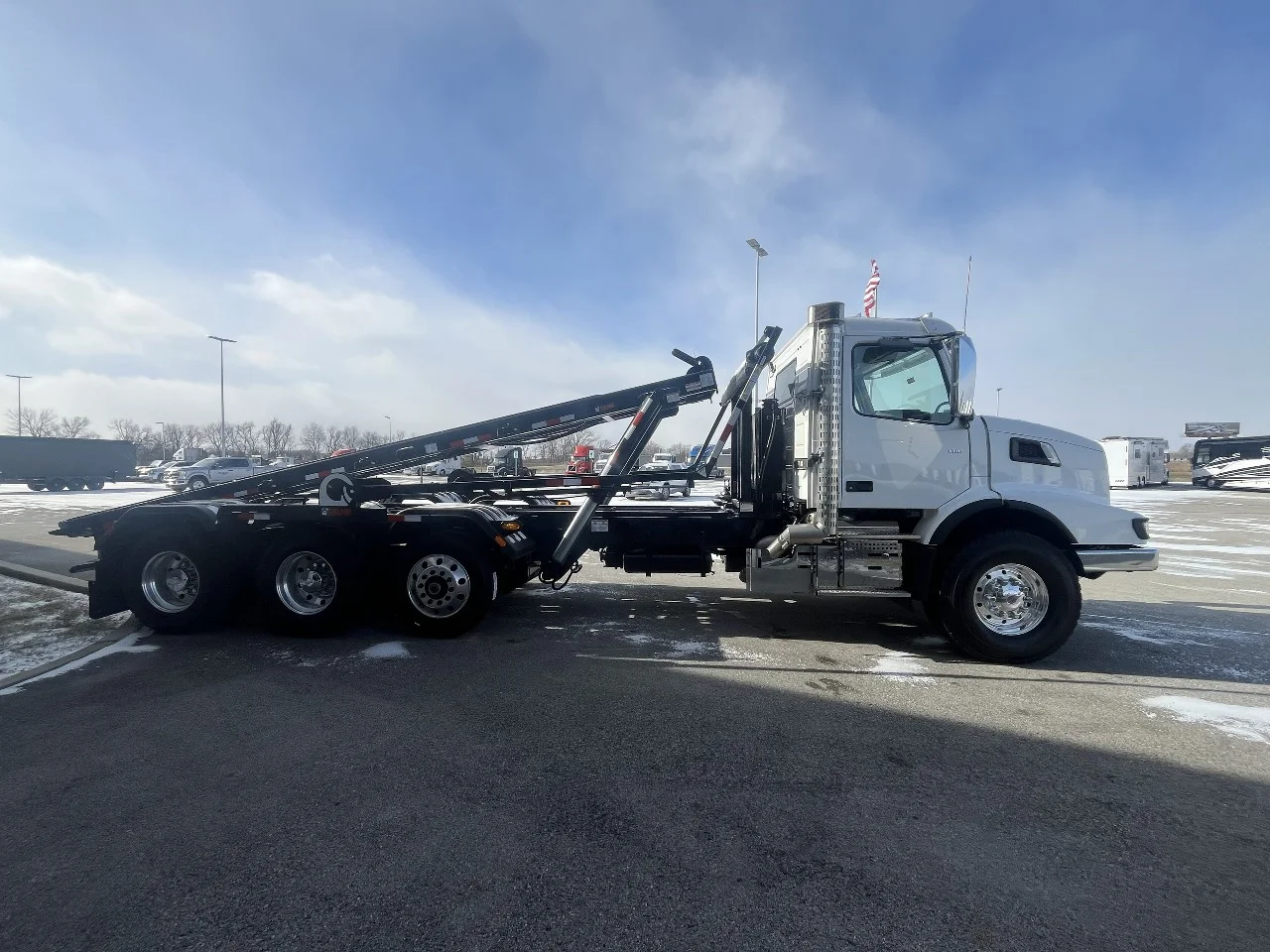 2026 Volvo VHD 300 in Pendleton, IN — photo 4