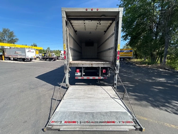 2019 Freightliner eM2 in Portland, OR — photo 8