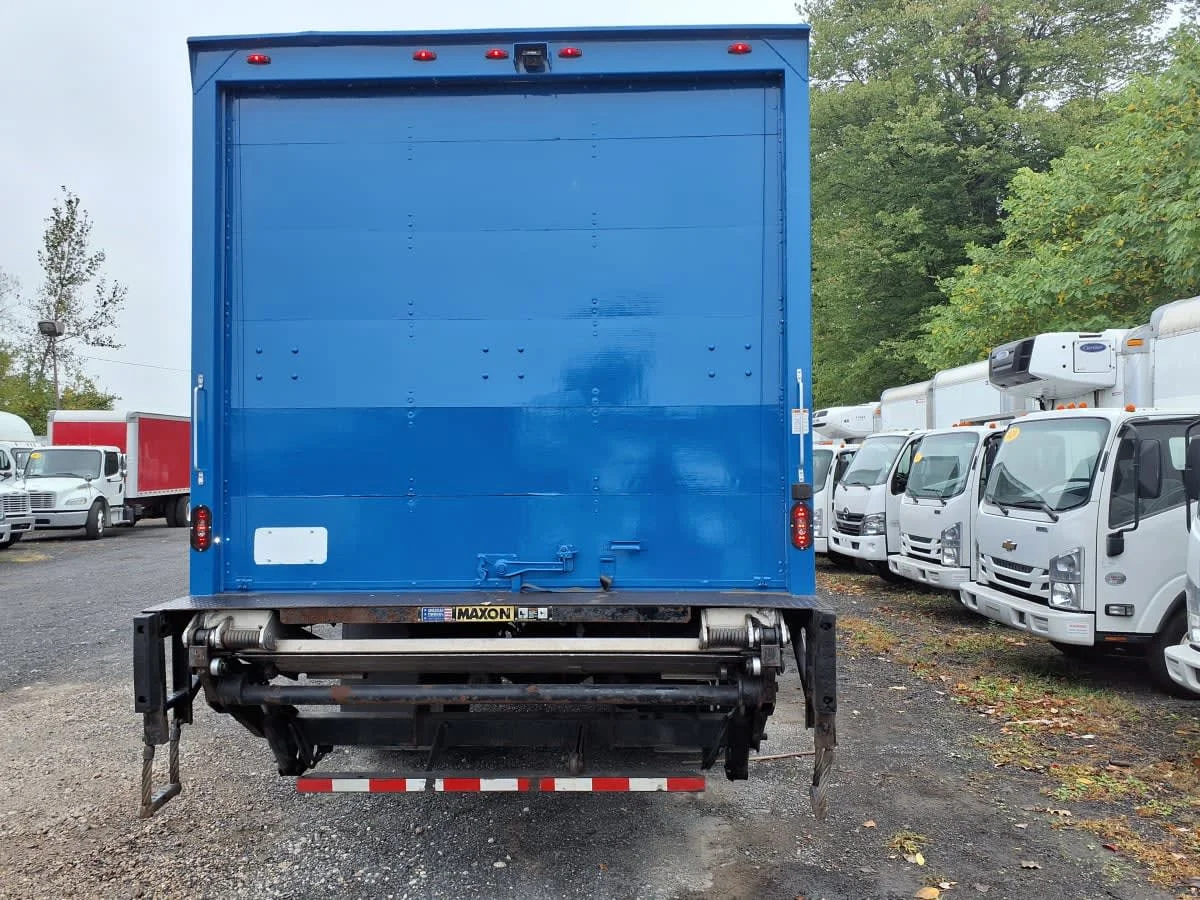 2018 Freightliner M2 106 - image 5