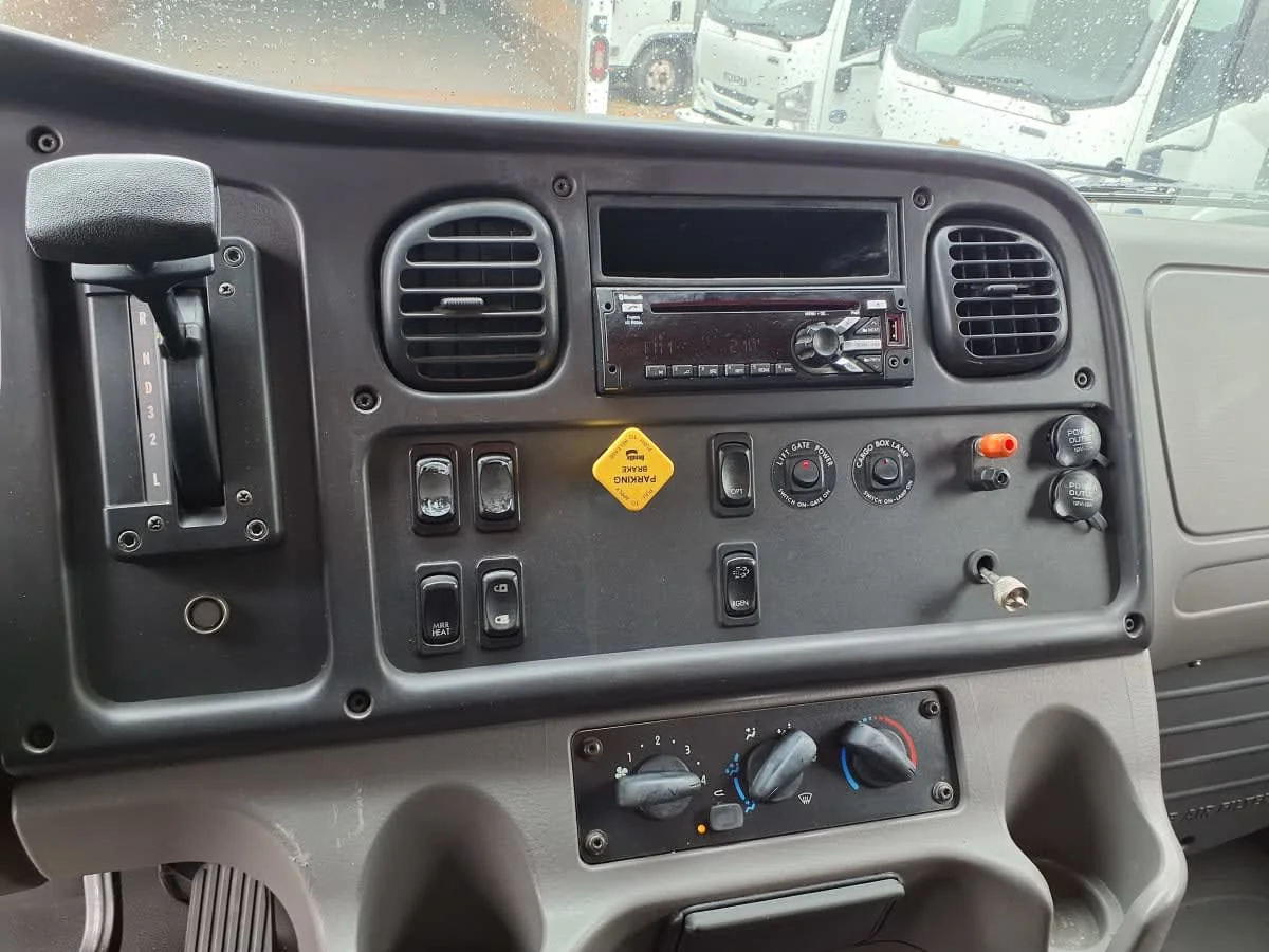 2018 Freightliner M2 106 - image 12