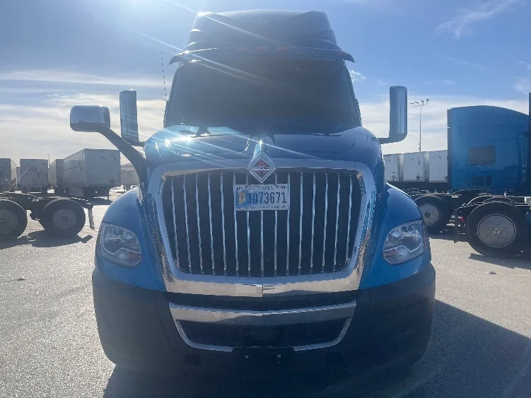 2020 International LT - image 2