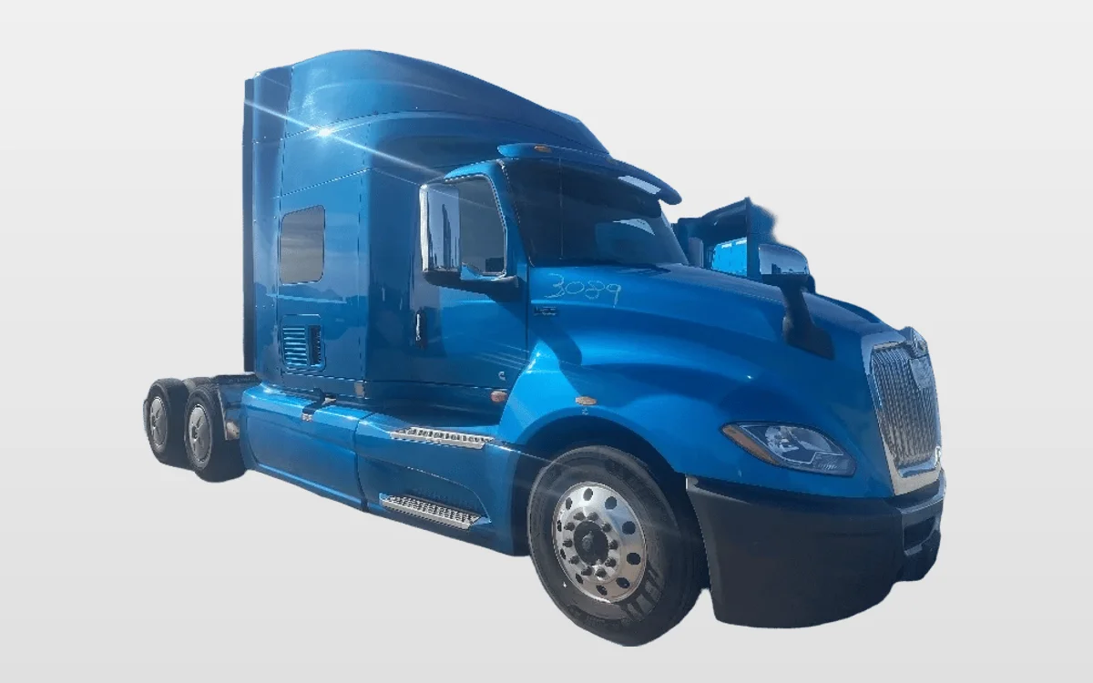 2020 International LT - image 1