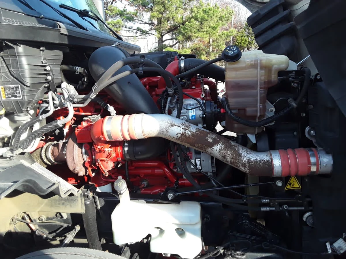 2022 International LT - image 11