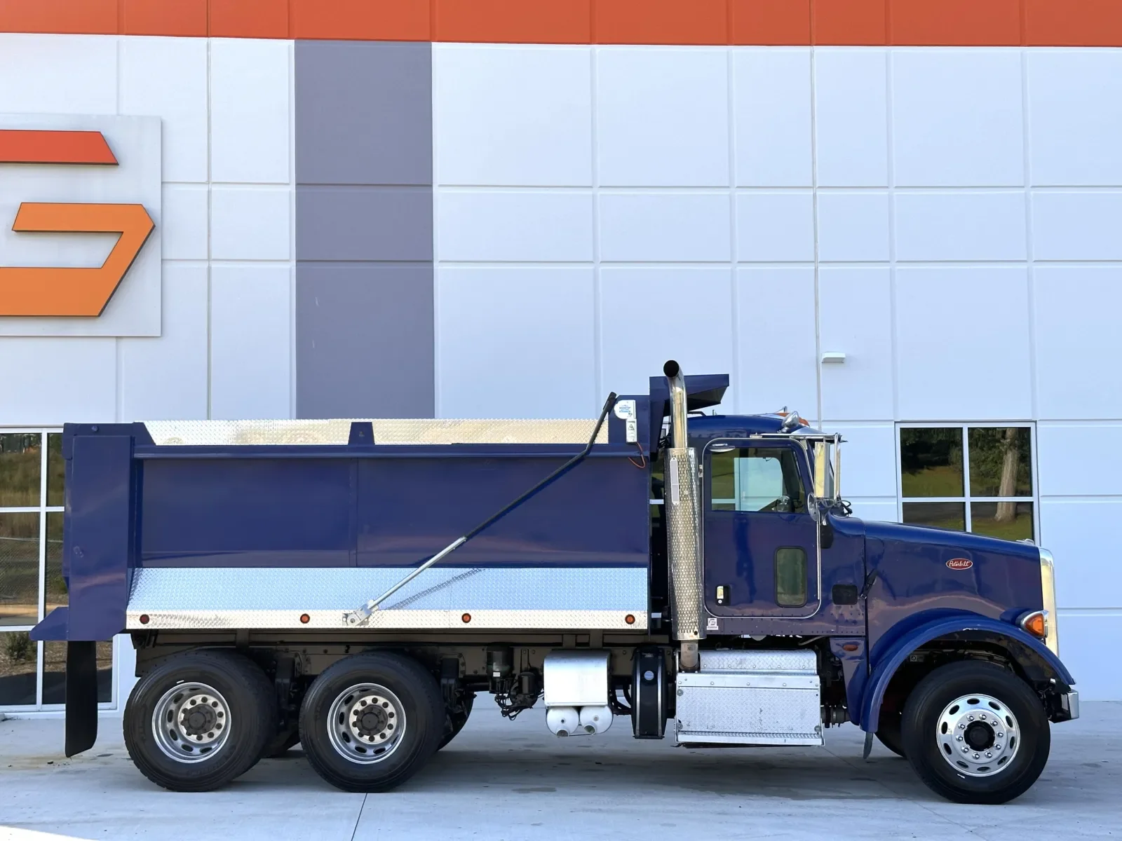 2016 Peterbilt 365 in Greer, SC — photo 4