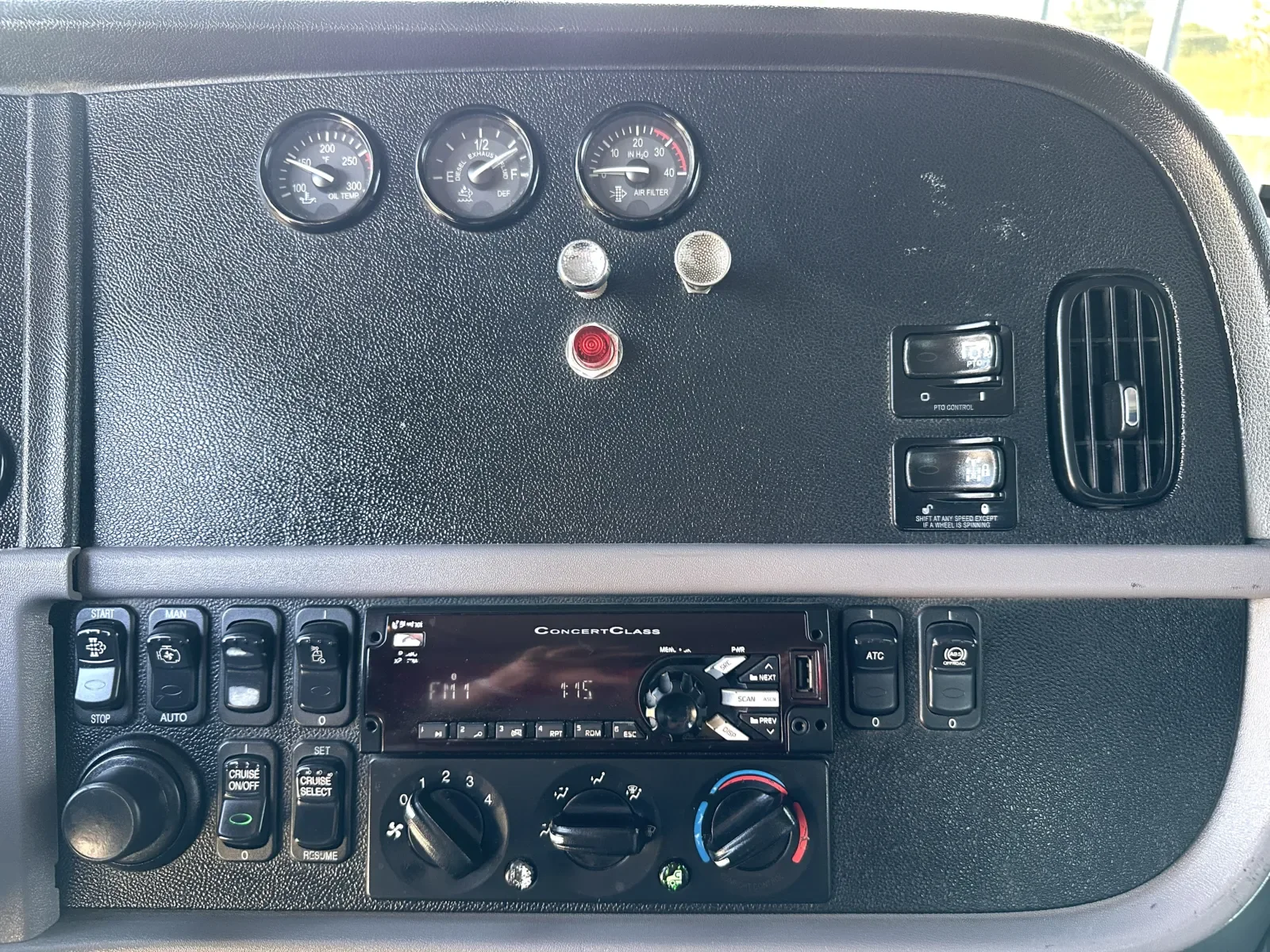 2016 Peterbilt 365 in Greer, SC — photo 19
