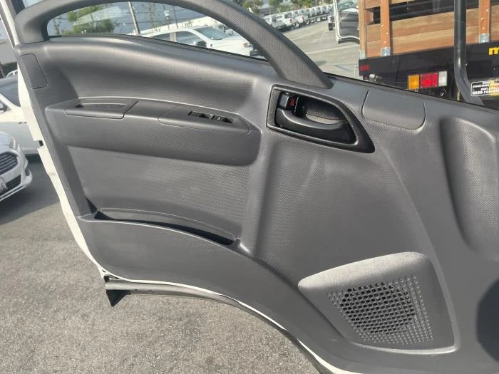 2025 Isuzu NPR - image 11