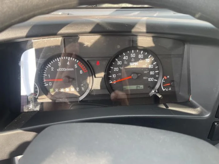 2025 Isuzu NPR - image 15