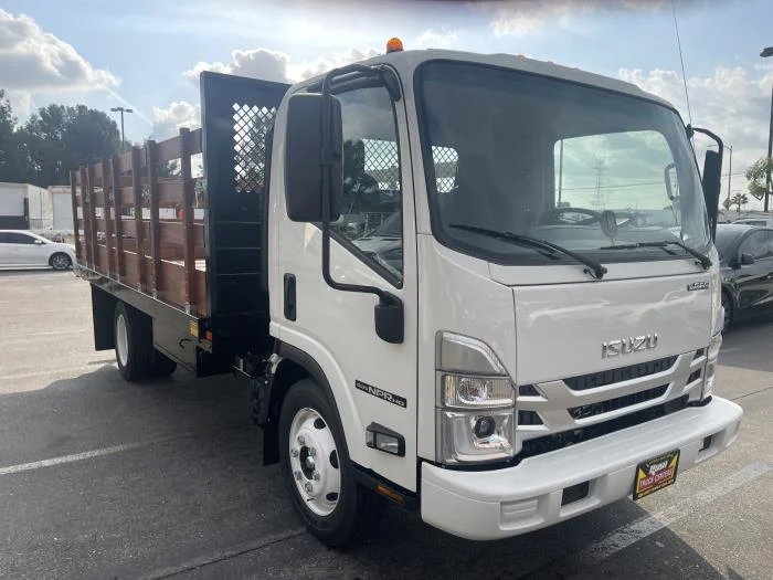 2025 Isuzu NPR - image 7