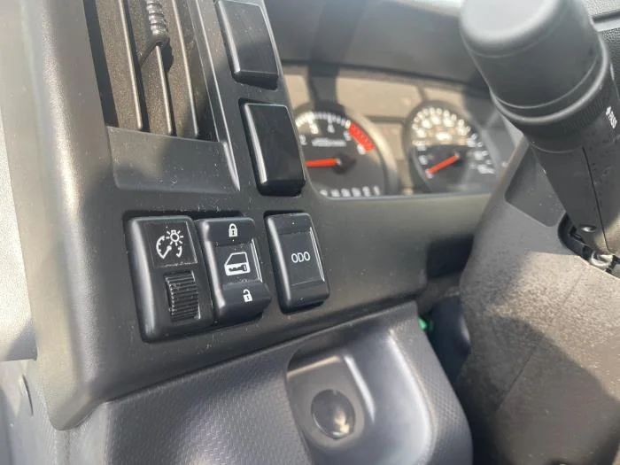 2025 Isuzu NPR - image 17