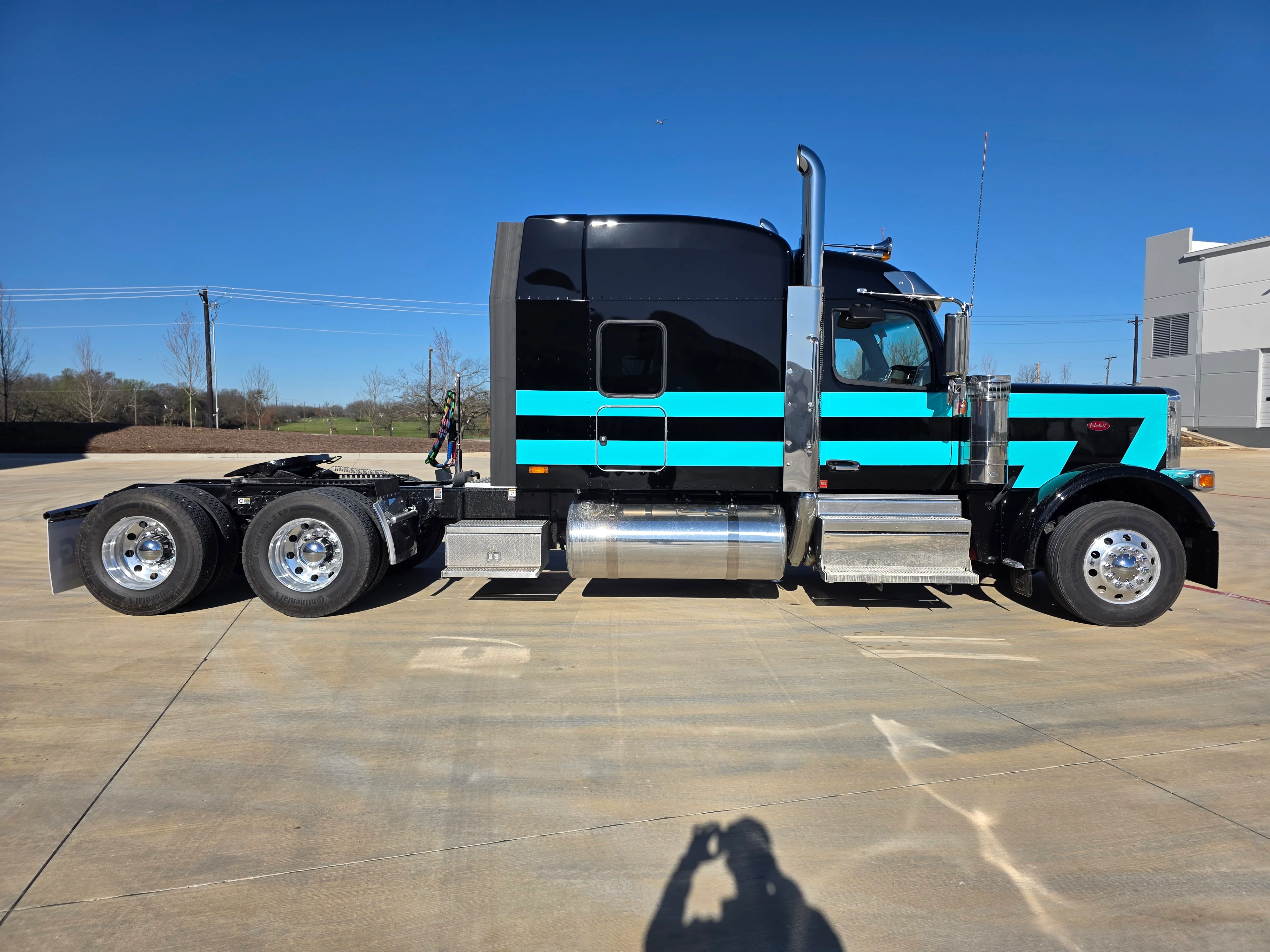 2027 Peterbilt 589 in Cincinnati, OH — photo 6