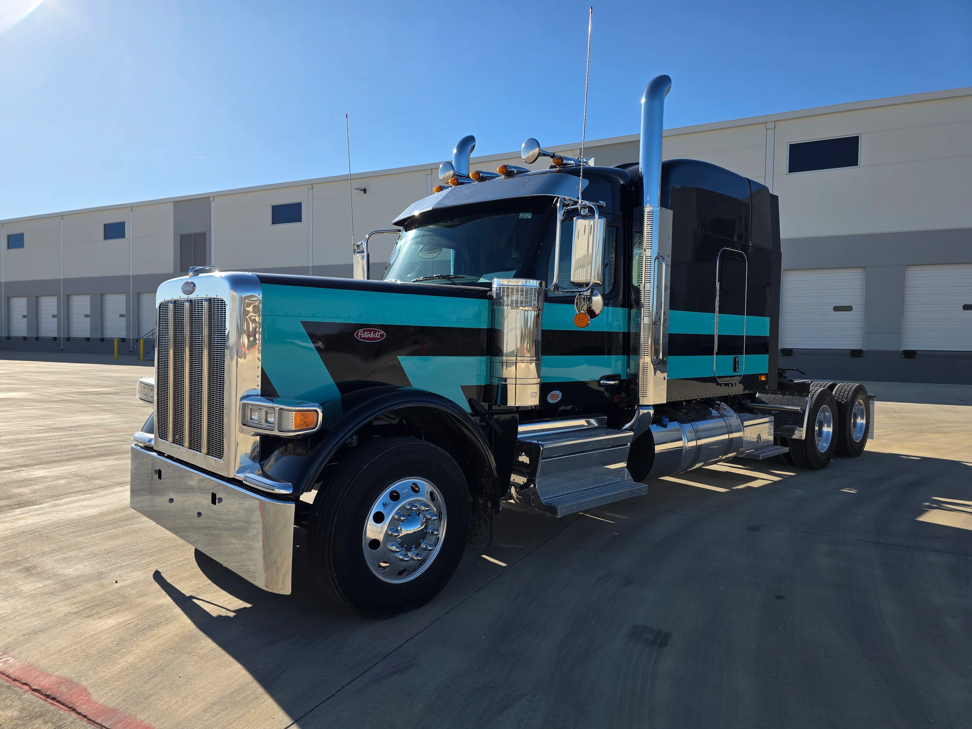 2027 Peterbilt 589 in Cincinnati, OH