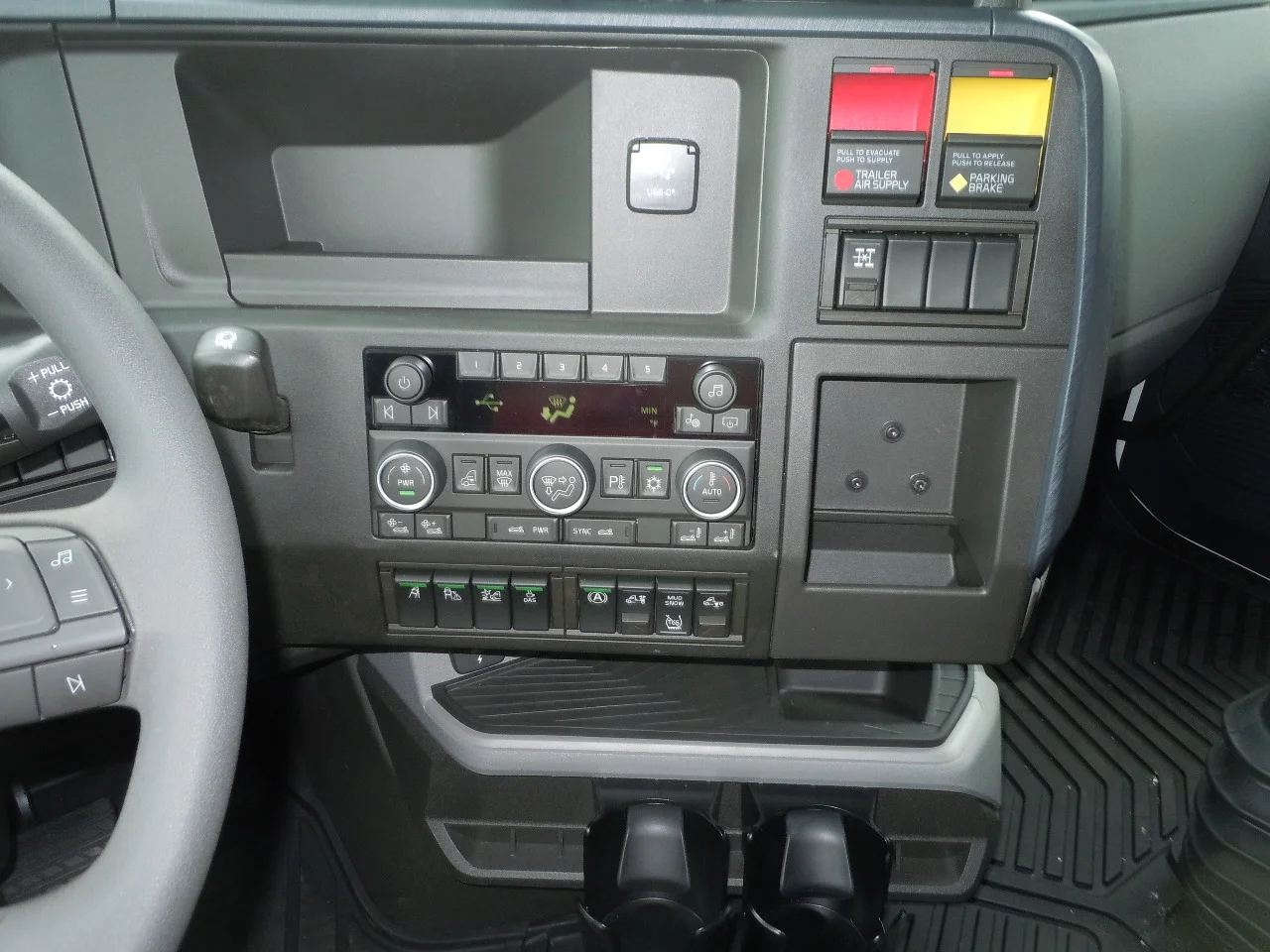 2026 Volvo VNL 860 in Gary, IN — photo 6