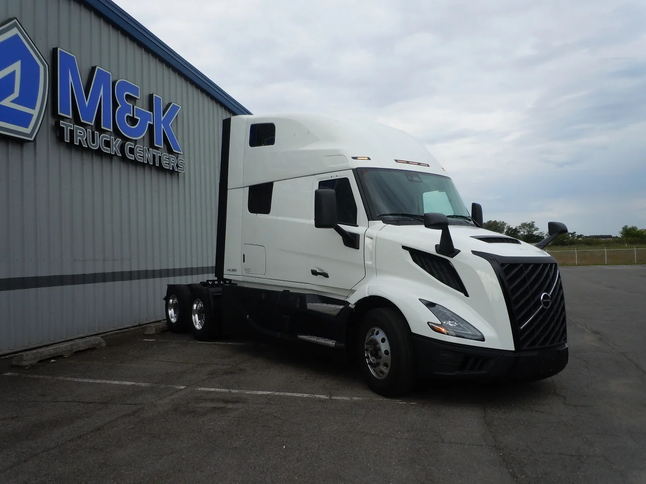 2026 Volvo VNL 860 in Gary, IN — photo 4