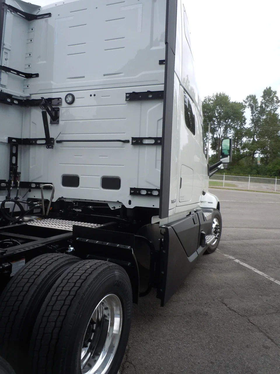 2026 Volvo VNL 860 in Gary, IN — photo 3