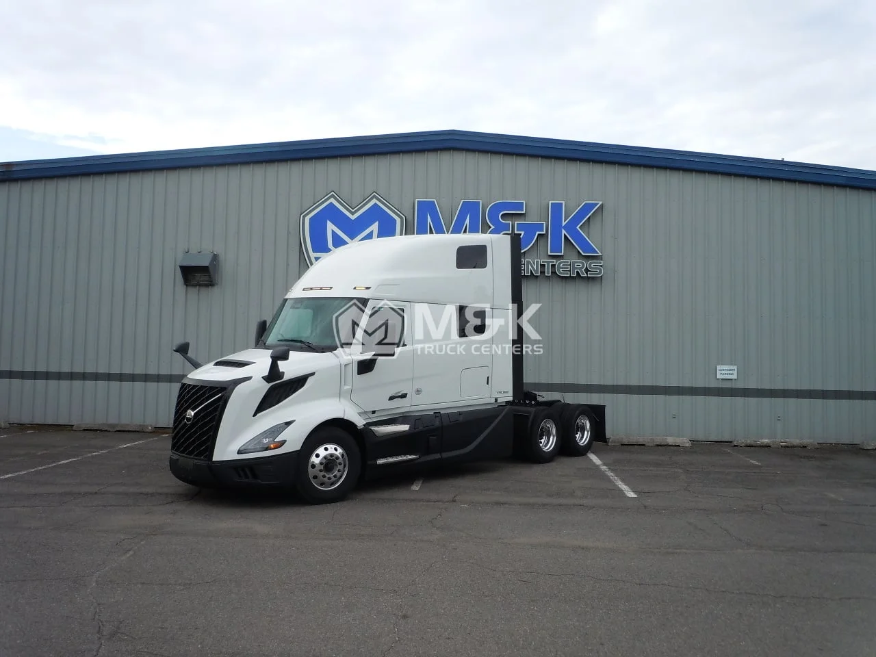 2026 Volvo VNL 860 in Gary, IN