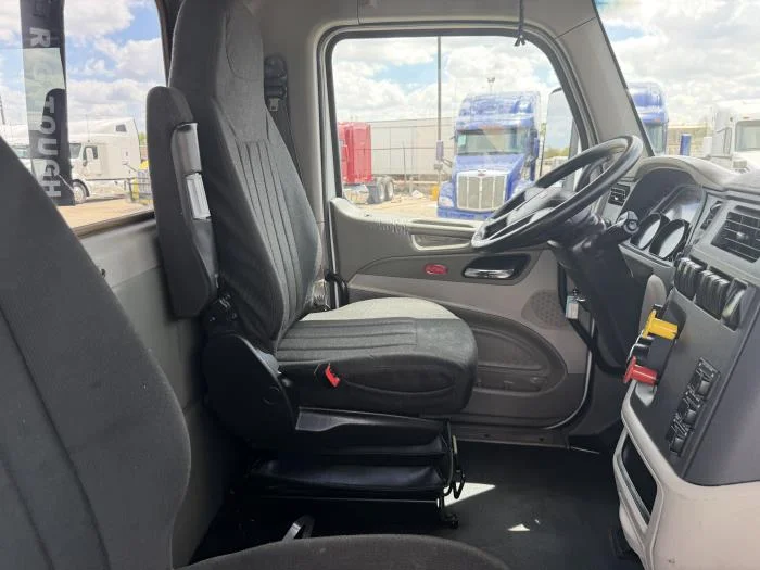 2019 Peterbilt 579 - image 25
