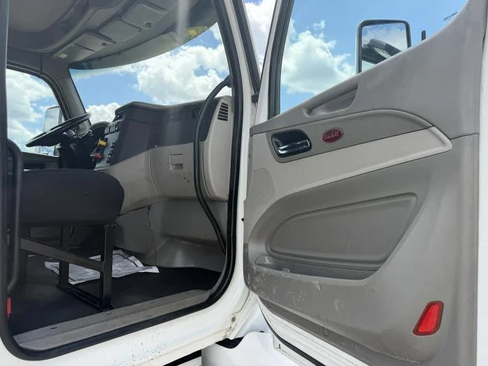 2019 Peterbilt 579 - image 24