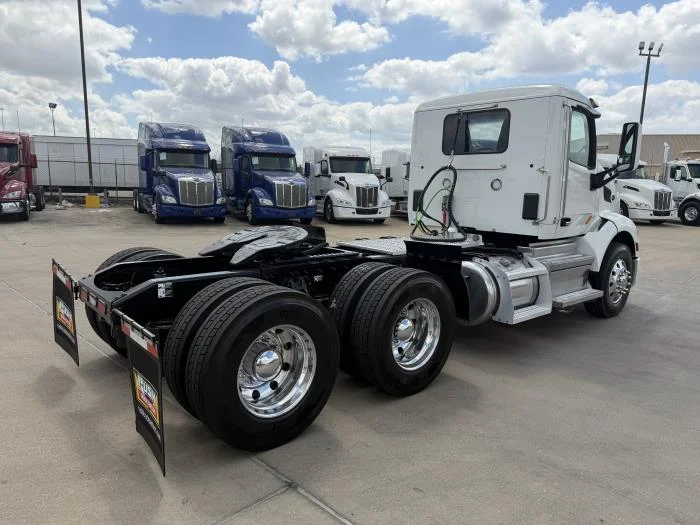 2019 Peterbilt 579 - image 7