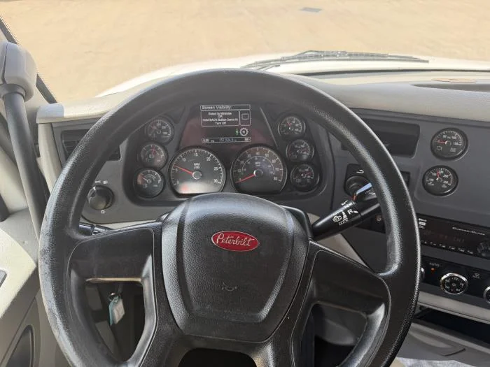 2019 Peterbilt 579 - image 32