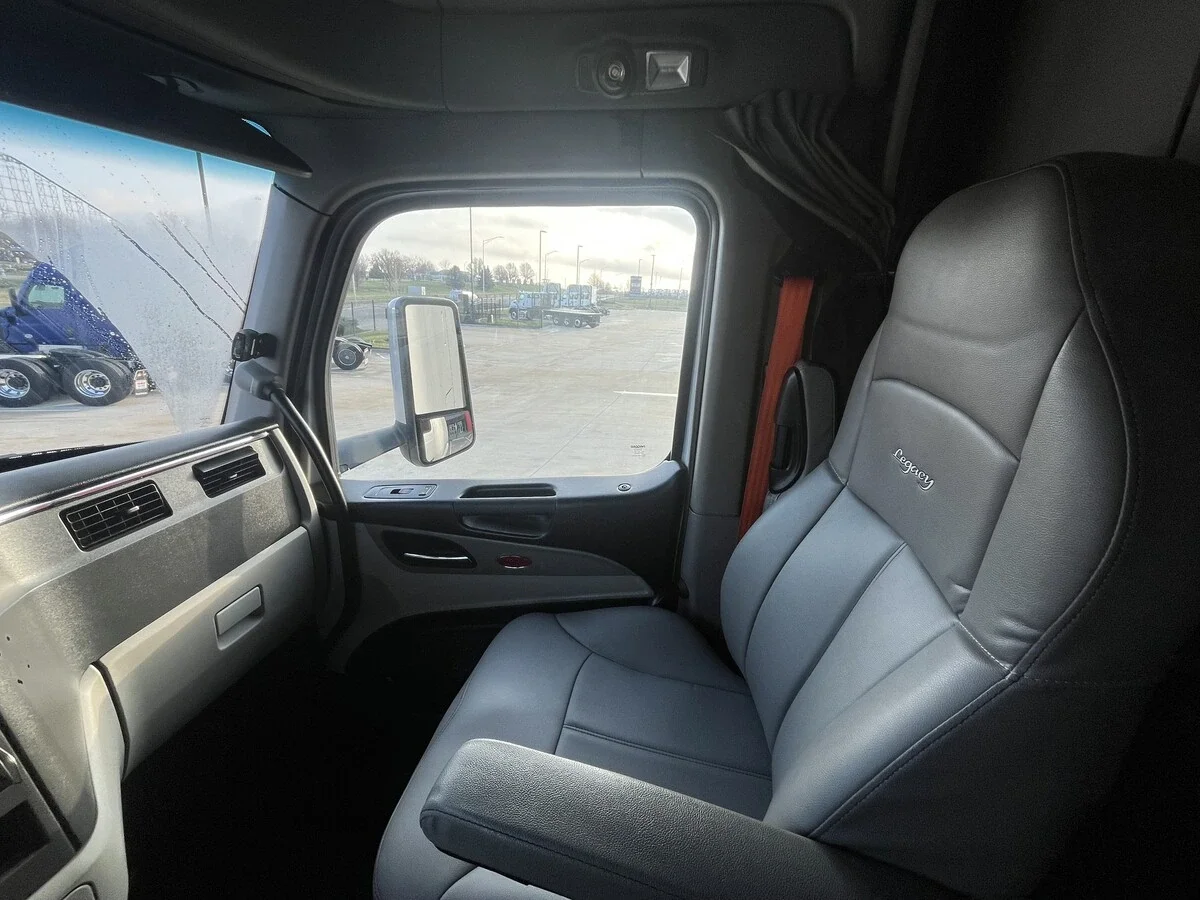 2023 Peterbilt 579 - image 25