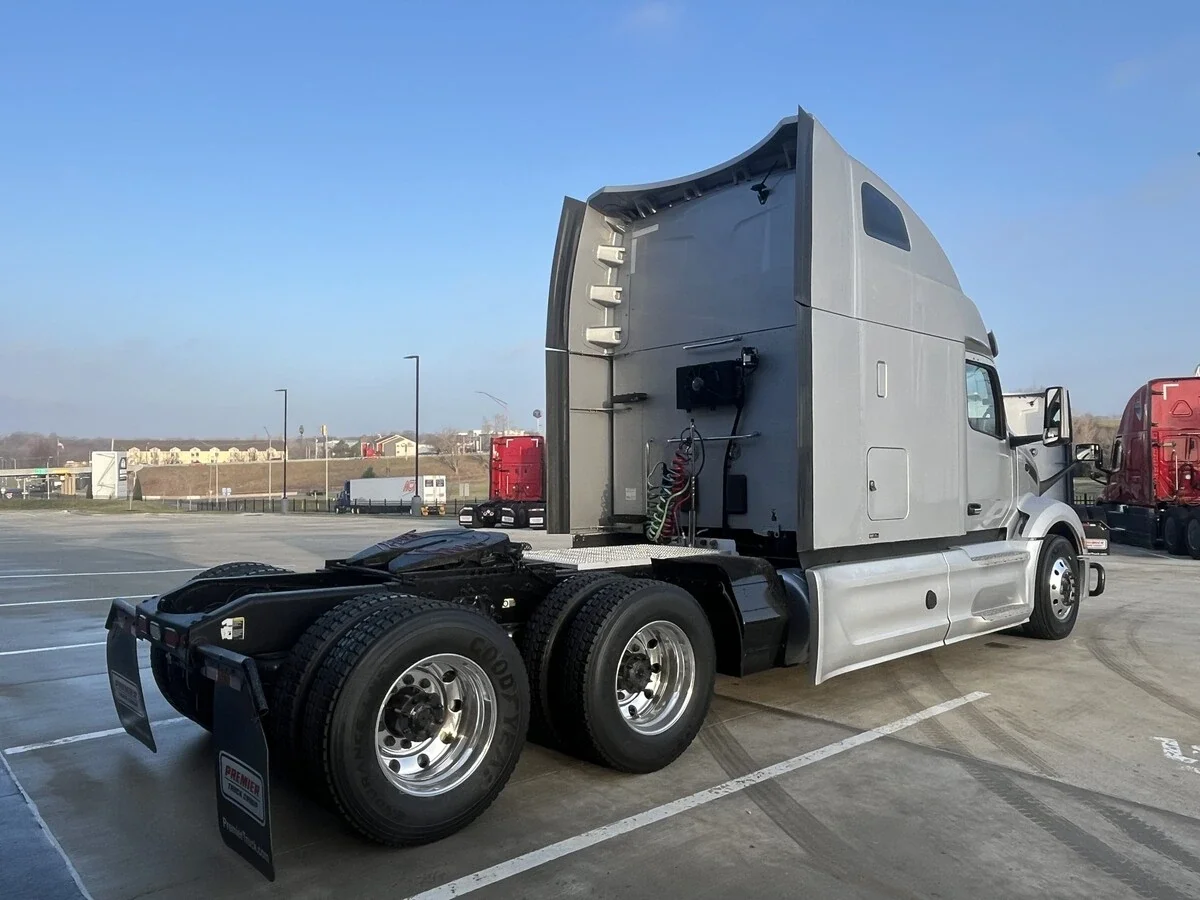 2023 Peterbilt 579 - image 9