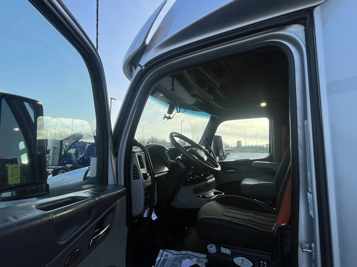 2023 Peterbilt 579 - image 17