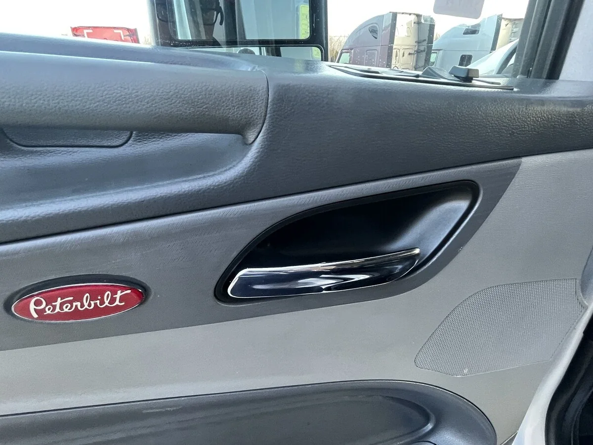 2023 Peterbilt 579 - image 18