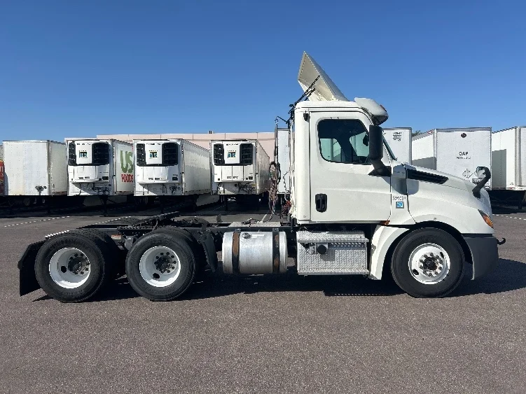 2019 Freightliner Cascadia in Phoenix, AZ — photo 8