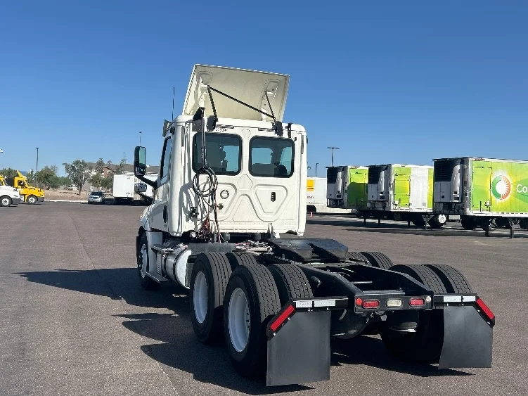 2019 Freightliner Cascadia in Phoenix, AZ — photo 5