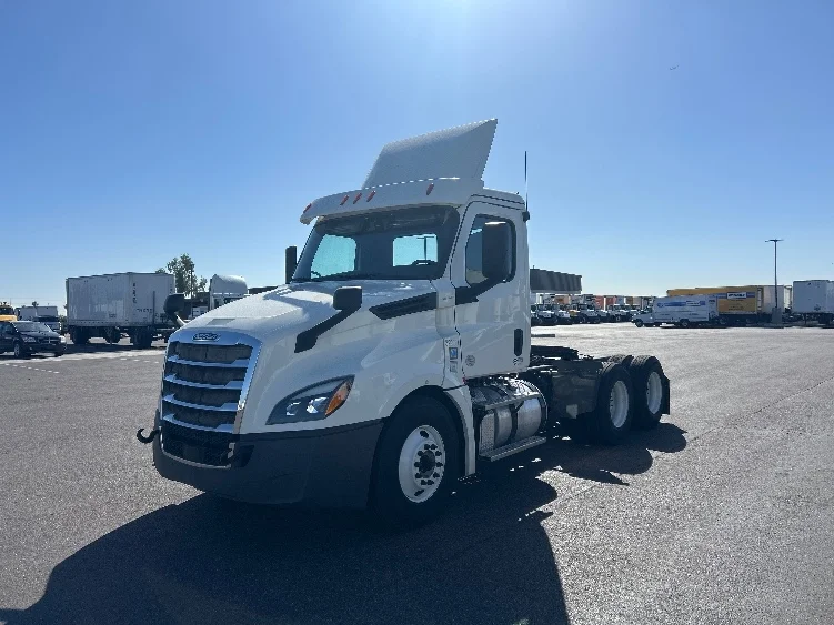 2019 Freightliner Cascadia in Phoenix, AZ — photo 3