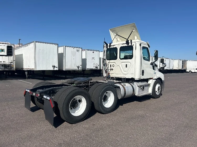 2019 Freightliner Cascadia in Phoenix, AZ — photo 7
