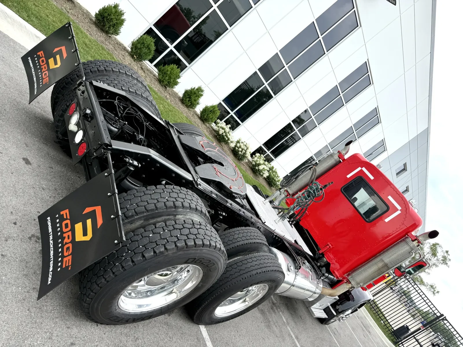 2009 Peterbilt 388 in New Lenox, IL — photo 11