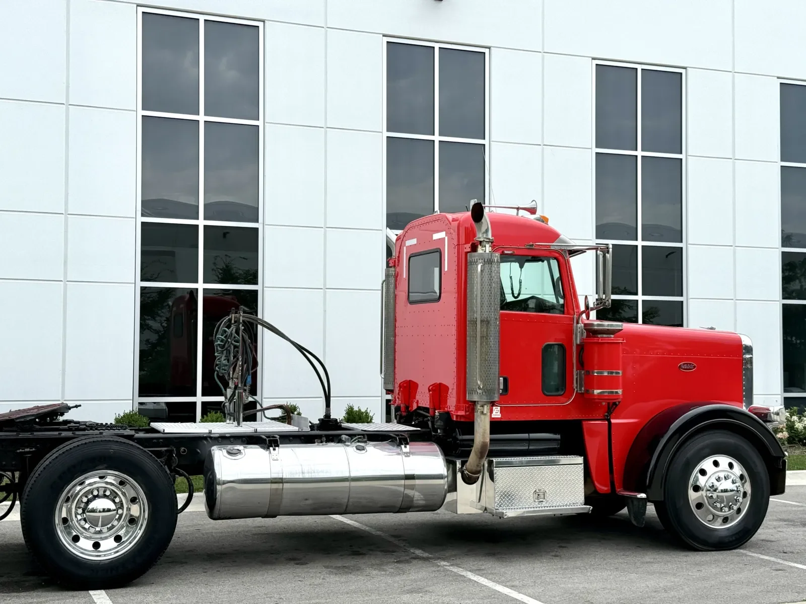 2009 Peterbilt 388 in New Lenox, IL — photo 8