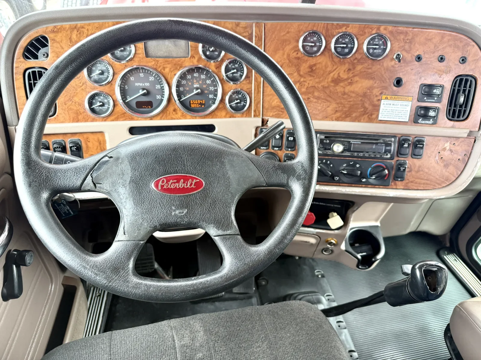 2009 Peterbilt 388 in New Lenox, IL — photo 16