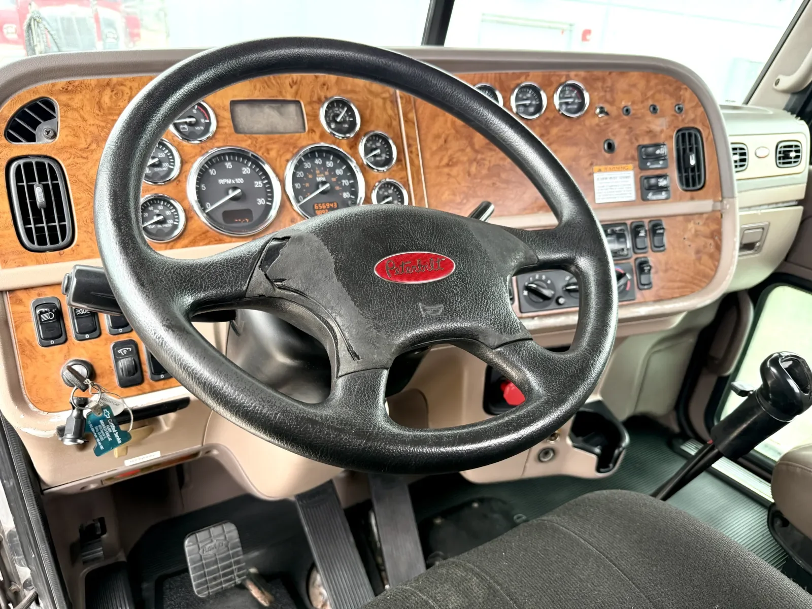 2009 Peterbilt 388 in New Lenox, IL — photo 15